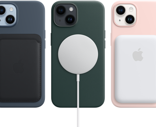iPhone 14 MagSafe Cases in Mitternacht, Waldgr�n und Kalkrosa mit MagSafe Zubeh�r, Wallet, Ladeger�t und einer Batterie.