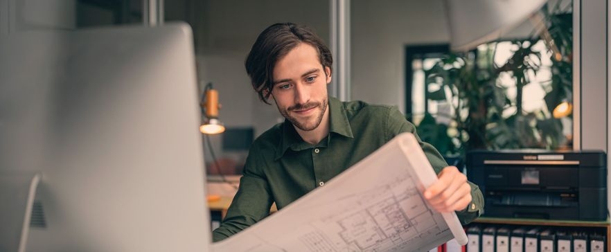 Junger Geschäftsmann ist Business Partner