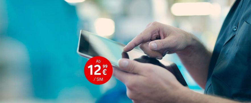 Mann nutzt Easy Connect-Tarif