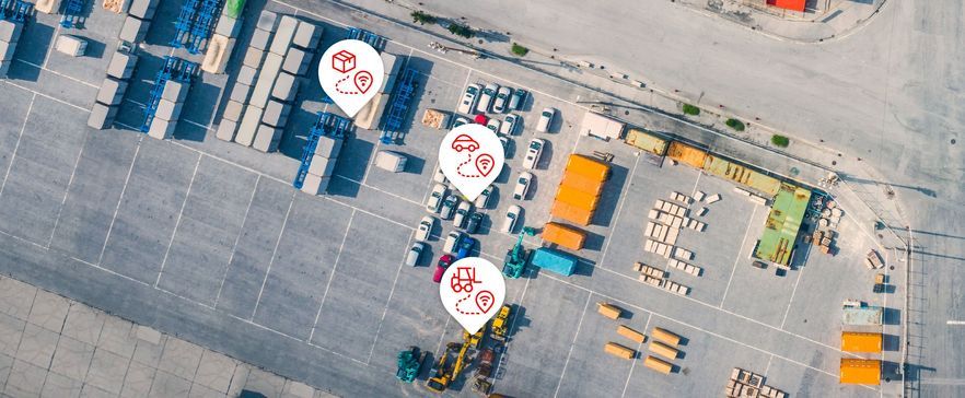 Luftaufnahme Auto mit IoT-Tracker