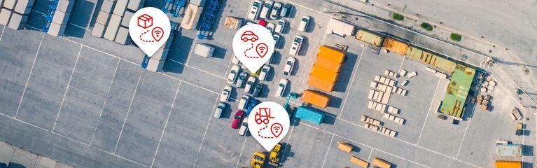 Auto mit IoT-Tracker auf Landstraße