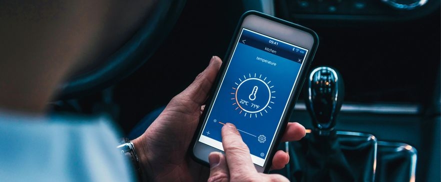 Smartphone mit Temperaturanzeige