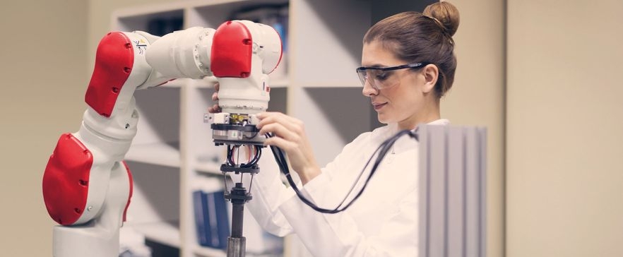 Medizinerin nutzt Smart Health