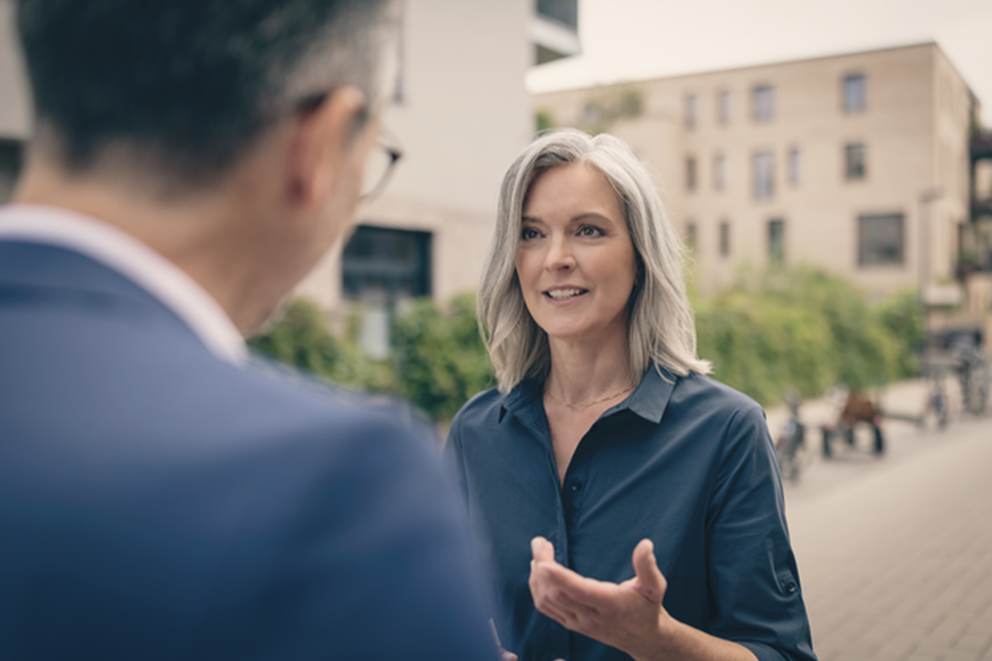 Unterhaltung zwischen Frau und Mann