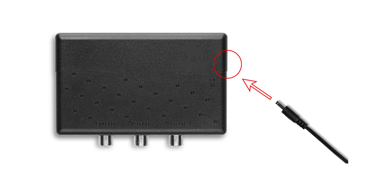 Anleitungsfoto: Netzstecker wird in den Splitter gesteckt