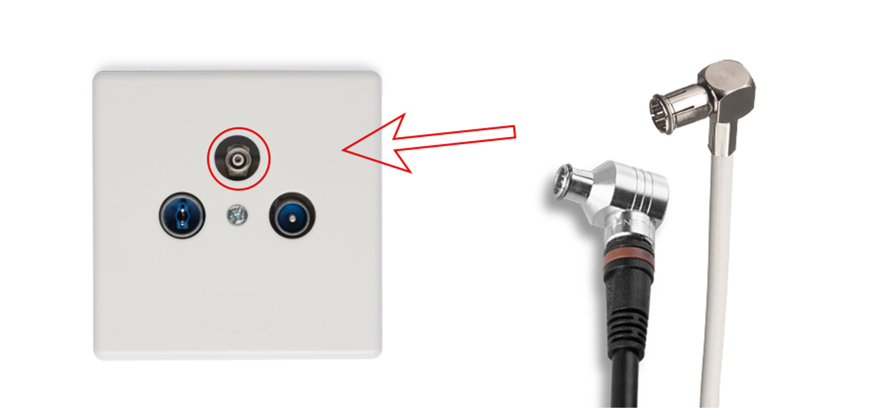 Anleitungsfoto: Das abgewinkelte Ende des Wisi-Click-Kabels wird in den Data-Anschluss der Kabel-Dose gesteckt