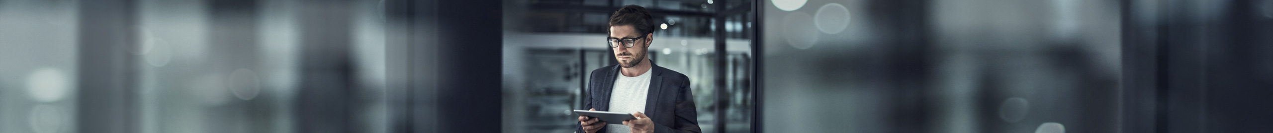 Business-Kunde mit Tablet