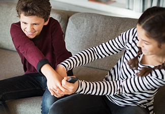 Wie entwickelt mein Kind einen guten Umgang mit dem Fernsehen?