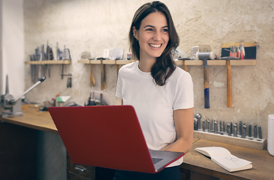 Kundin nutzt Microsoft 365-Produkte