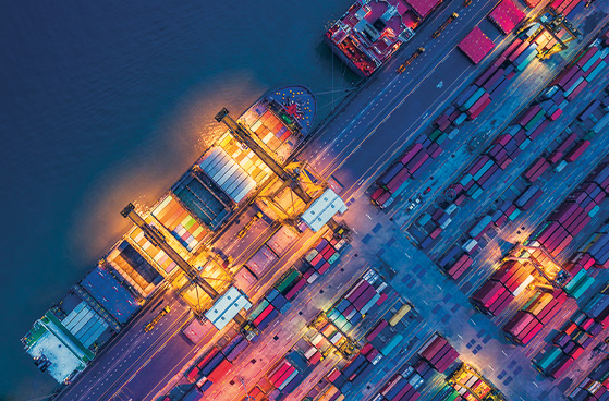 Luftaufnahme eines Containerhafens