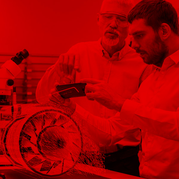 Männer nutzen Augmented Reality