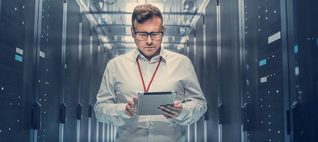 Computer-Experte nutzt MED