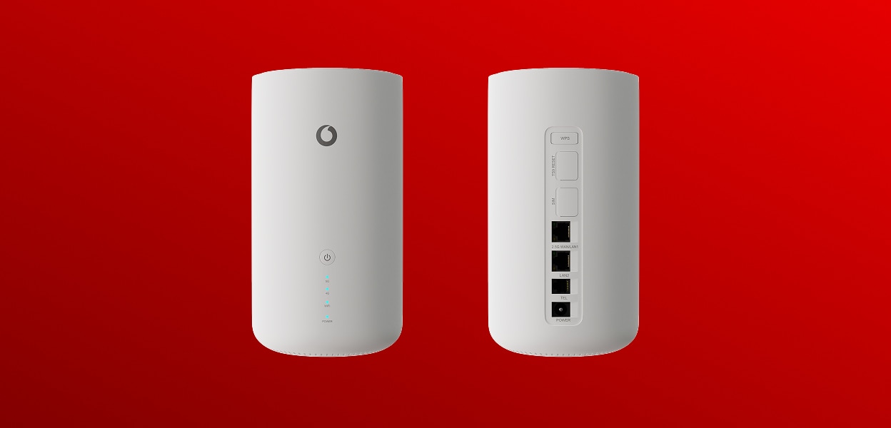 Produktfoto: GigaCube 5G. Ansicht von vorne und hinten nebeneinander. Farbe: Wei&szlig;.