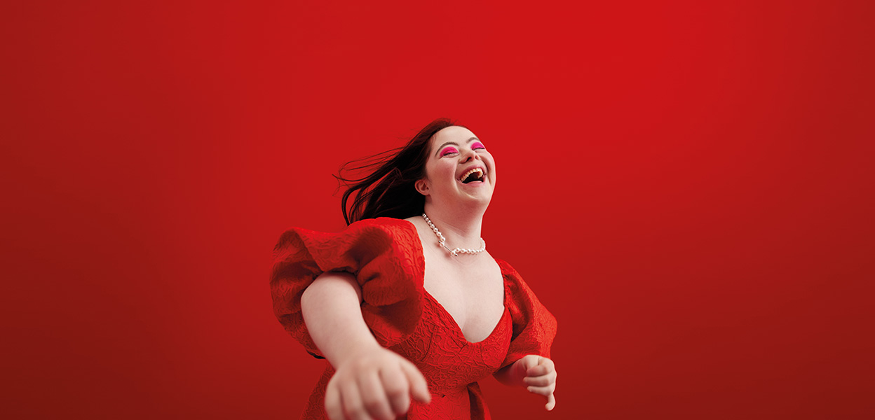 Junge Frau mit Trisomie 21