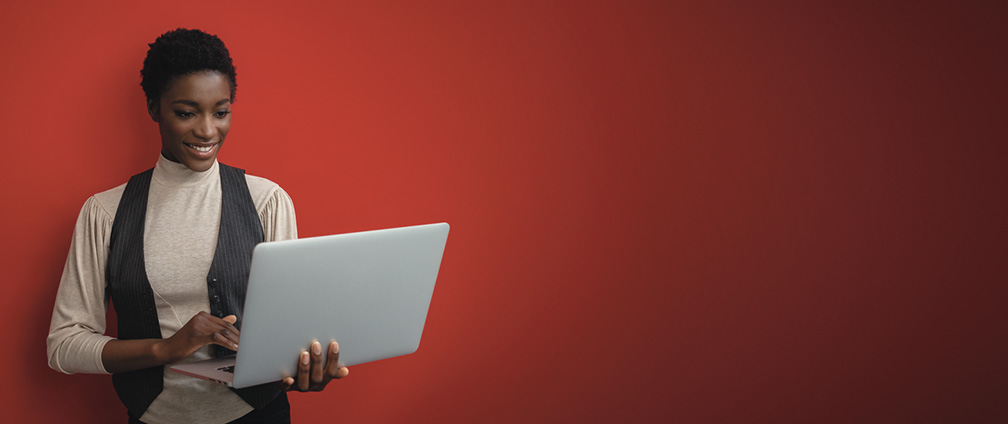 Gesch&auml;ftskundin surft im Campus Netz