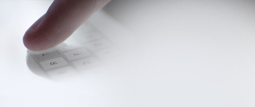 Menschen bei einem Konzert halten ihr Smartphone in die H&ouml;he