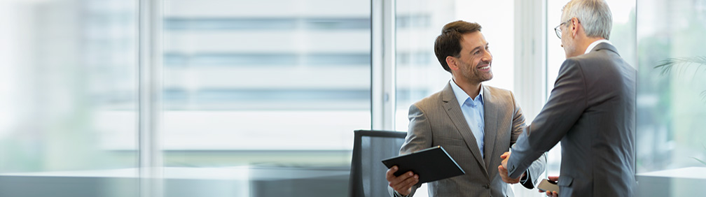 Business-Kunde surft im WLAN-Hotspot