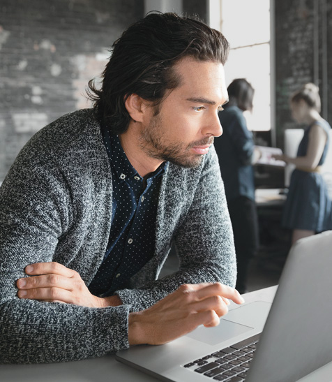 Mann macht Mobile Risk-Test