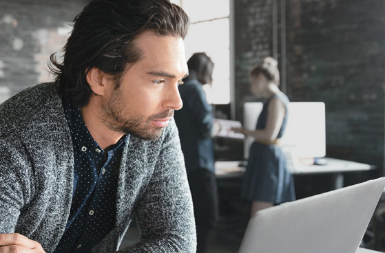 Mann macht Mobile Risk-Test