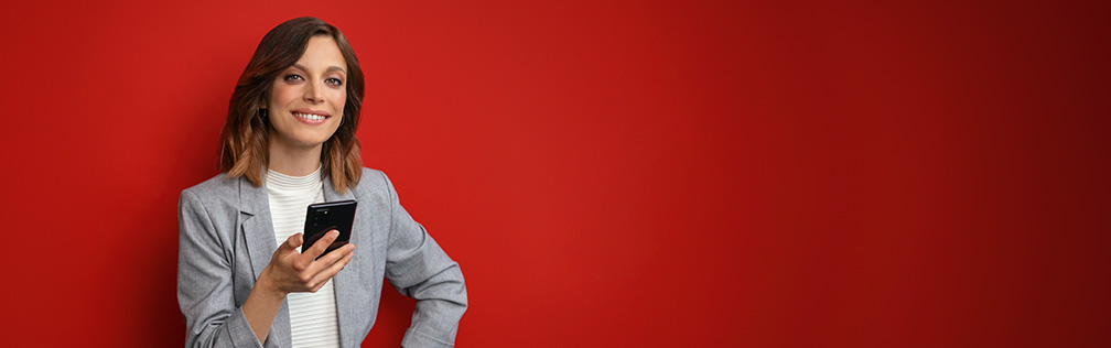 Junge Frau wirbt Kunden