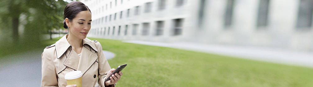 Business-Frau nutzt Chat