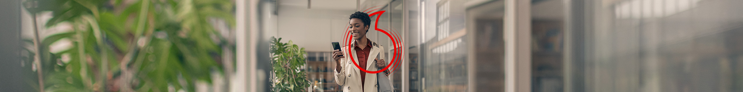 Gesch&auml;ftsmann sitzt im Auto auf der R&uuml;ckbank