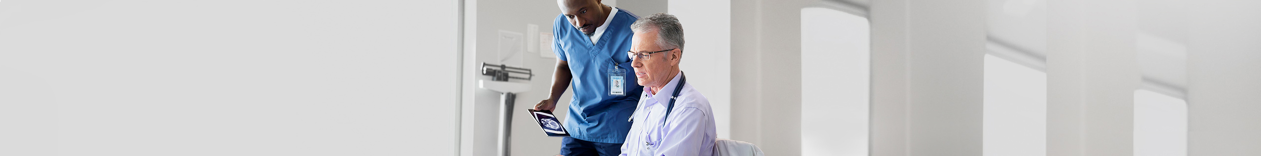 Mediziner im Austausch zu Smart Health