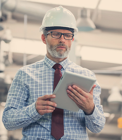 Gesch&auml;ftsmann nutzt Business Internet Pro Cable