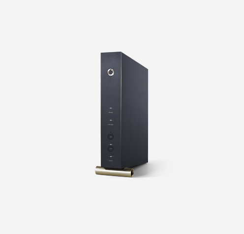 Produktfoto: Vodafone Station. Aufrecht stehender Router, leicht nach links gedreht. Mit einem Standfu&szlig; vorn. Farbe: Anthrazit.