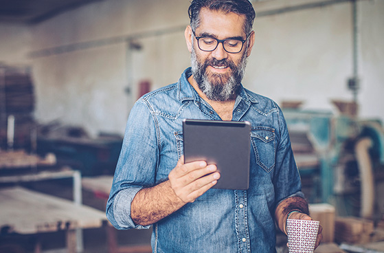 Gesch&auml;ftsmann telefoniert