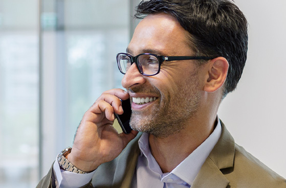 Gesch&auml;ftsmann telefoniert