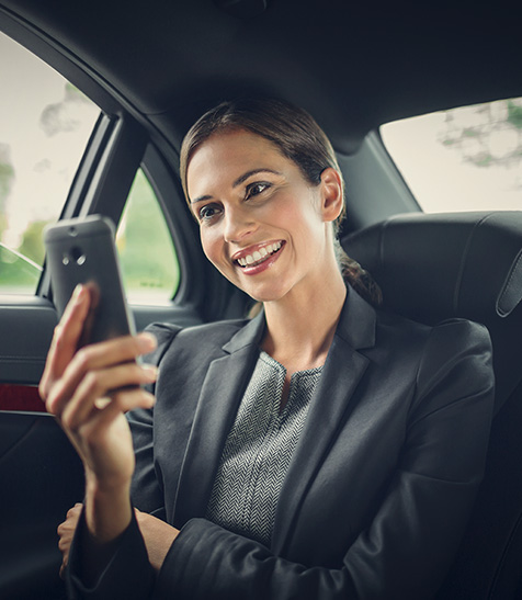 Gesch&auml;ftsfrau mit Mobile Device