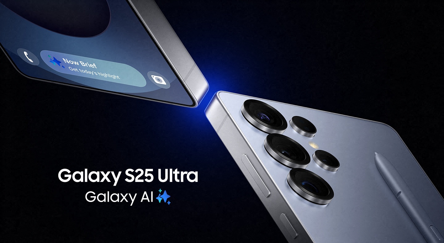 Zwei Galaxy S25 Ultra Smartphones sind �bereinander in einem leichten Winkel zu sehen. Ein S Pen lehnt an dem Smartphone, das von hinten gezeigt wird. Galaxy AI.