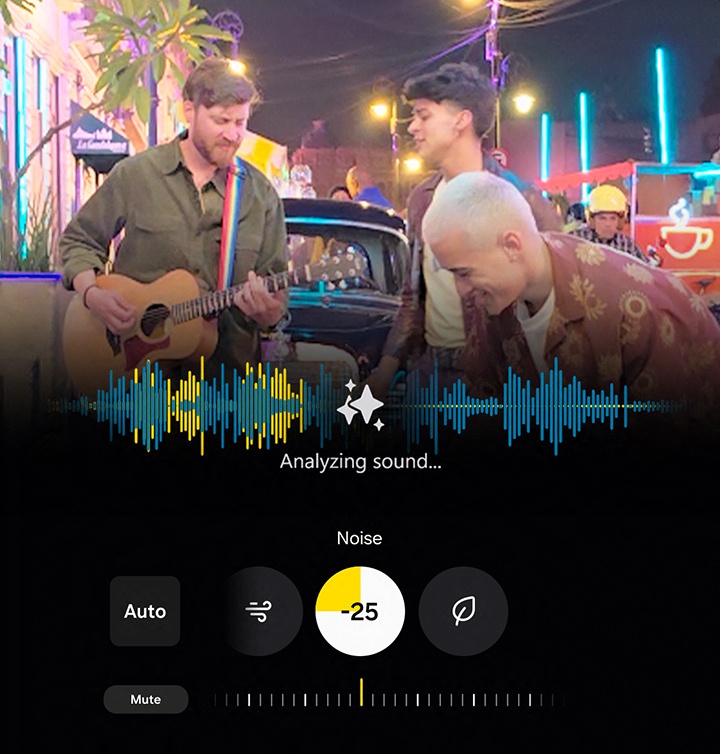 In einem Video sind Personen zu sehen, die in der Mitte von einer Darstellung der Schallwellen �berlagert werden. In der Audio-Radierer werden St�rger�usche ausgew�hlt, die von 0 bis minus 100 reduziert werden k�nnen. Bei minus 100 wird die Stummschaltung angezeigt.